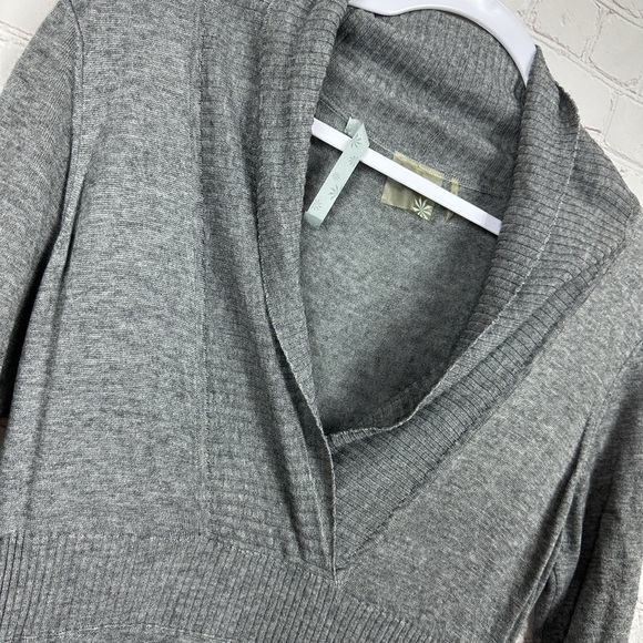 ATHLETA Knit Wool Viscose 3/4 sleeve V-neck midi Sweater Dress, sz M, GUC - Picture 2 of 6
